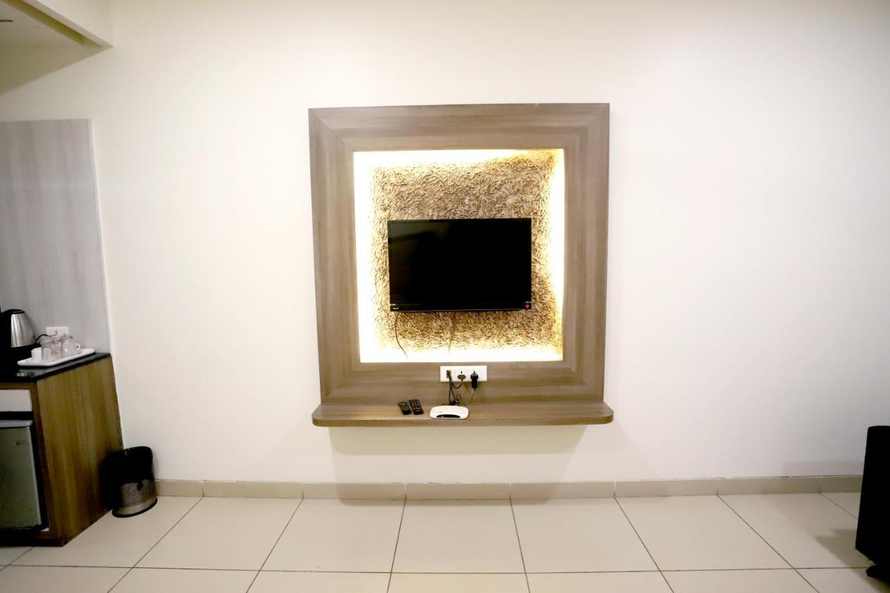 Hotel Blue Pearl Bhopal Exterior photo